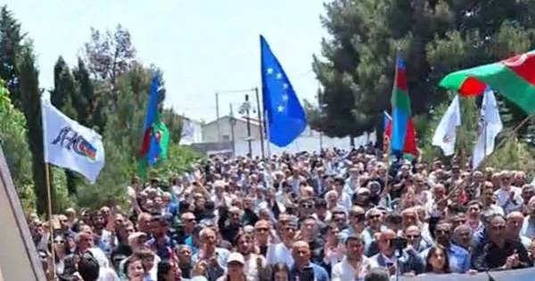 Əli Kərimlinin müstəqillik “bayrağı”