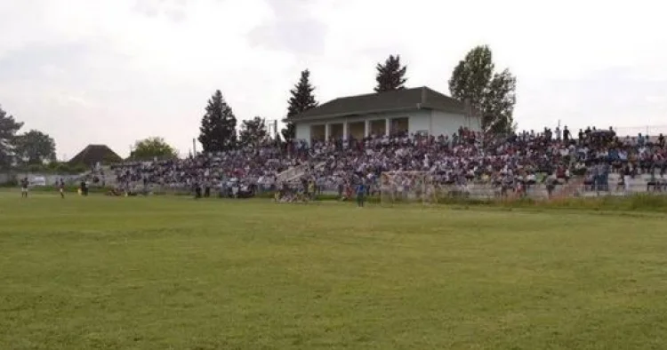 Ağdaş şəhər stadionu təmirə bağlanır