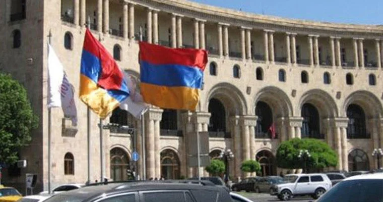 Ermənistan Fransanı Zəngəzura gətirir