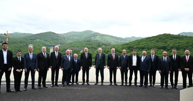 İlham Əliyev və Ərdoğan Kəlbəcər Laçın yolundakı işlərlə tanış oldu