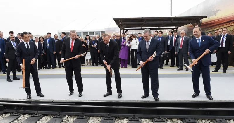 Bakı Tbilisi Qars dəmir yolu açılır