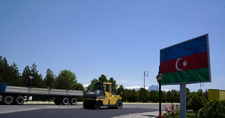 На трассе Нахчыван Ордубад продолжаются работы по асфальтированию