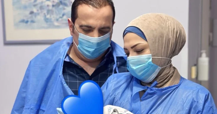 Xalq artisti yeni doğulan nəvəsi ilə Foto