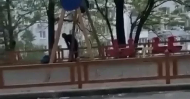 Rusiyada küçədə namaz qılan cərimələndi