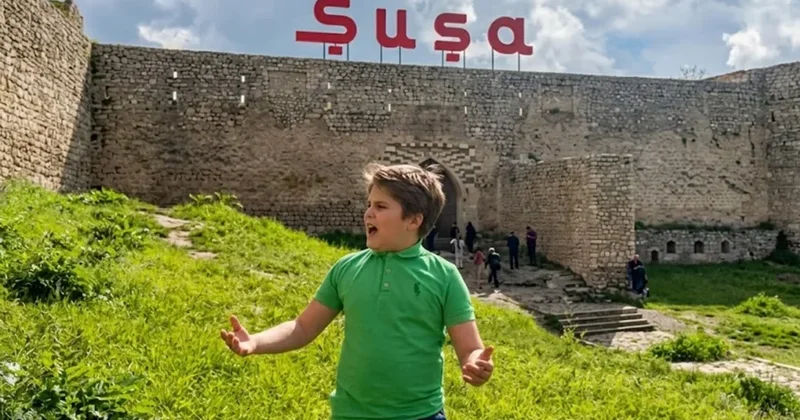 Səfirin oğlu Şuşada azərbaycanca mahnı oxudu VİDEO KONKRET