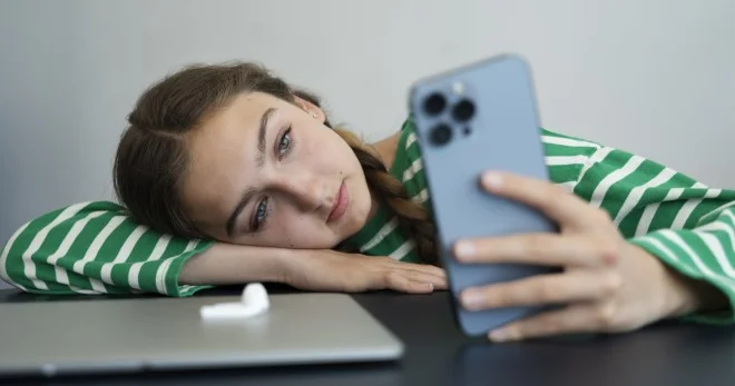 Telefon asılılığı psixologiyanı necə dəyişir? Mütəxəssislərdən xəbərdarlıq