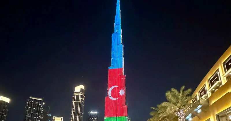 Dünyanın ən hündür göydələni Azərbaycan Bayrağında