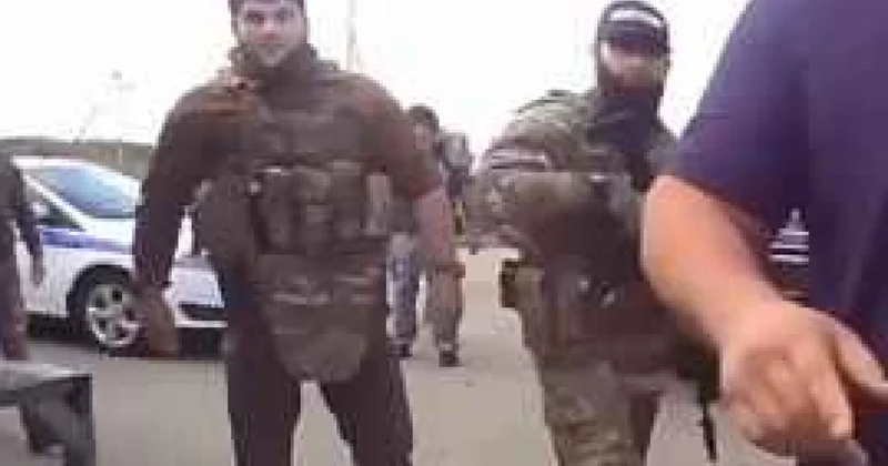 Чеченцы избили сотрудника военной полиции России ВИДЕО