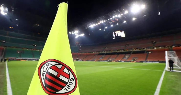 İki futbolçu “Milan”dan ayrıldı