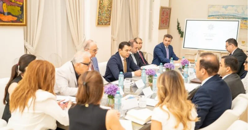 Mədəniyyət nazirliyi niyə Vyanada hesabat verir? Adil Kərimliyə çətin suallar
