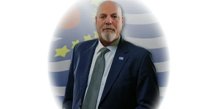 Ayda və planetlərdə torpaq satan adam: Dennis Houpun təəccüblü hekayəsi