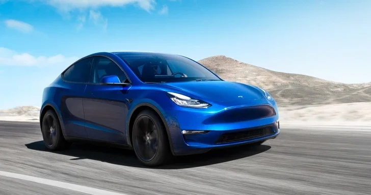 Беспилотное такси Tesla совершило первую самостоятельную поездку к владельцу