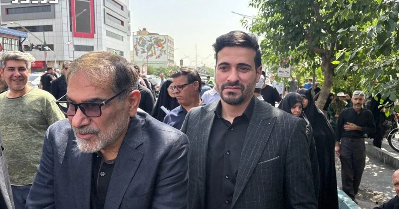 Xameneinin müşaviri raket zərbəsindən sağ çıxıb FOTO