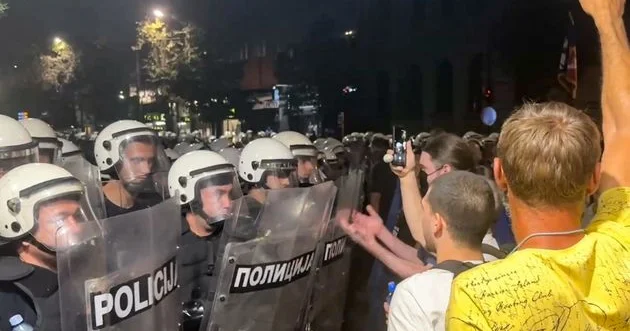 В Белграде произошли столкновения протестующих с полицией