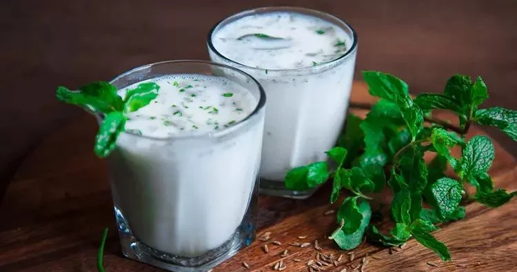 Əcdadlarımızın ən güvəndiyi yay içkisi Duzlu ayranın inanılmaz faydaları
