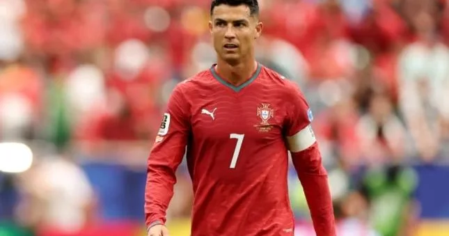 Ronaldo niyə əvəz olunmadan oynayır?