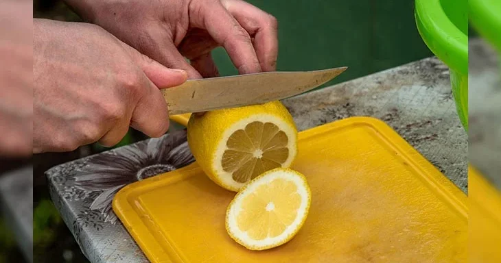 Arıqlamaq istəyənlərə şad xəbər Cəmi 7 gün limonu belə yeyin