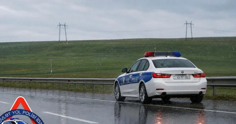 В Агдеринском районе микроавтобус столкнулся с легковым автомобилем, имеется много пострадавших