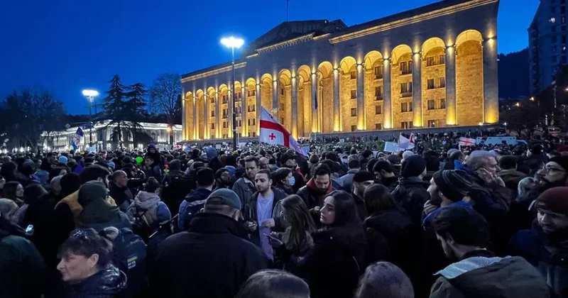 В Грузии разрешили протесты у парламента до 8 июля, но при условии