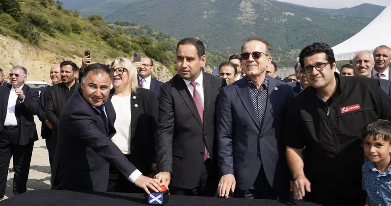 İran və Ermənistan Zəngəzurda YOL TİKİR