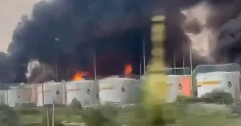 Rusiyanın iri neft emalı zavodunda güclü yanğın ANBAAN VİDEO