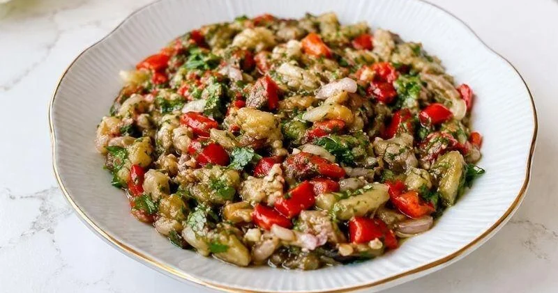 Soğanlı badımcan salatı resepti