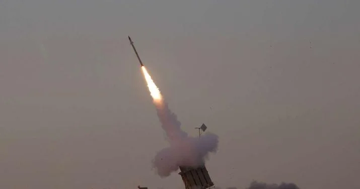 Küveyt ordusu İranın iki ballistik raketini vurdu