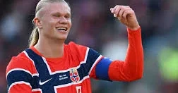 Hollivud aktyoru stadiona Holand obrazında gəlib FOTO