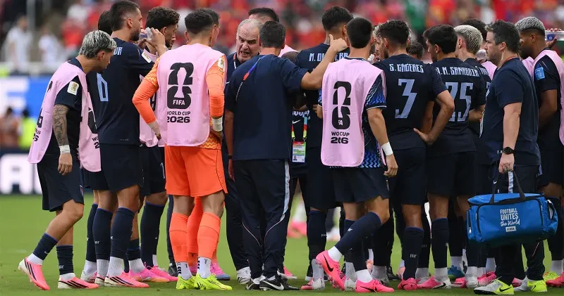 Zəif çıxışa görə çarter reysi ləğv olundu, futbolçular öz hesabına ABŞ dan geri dönür