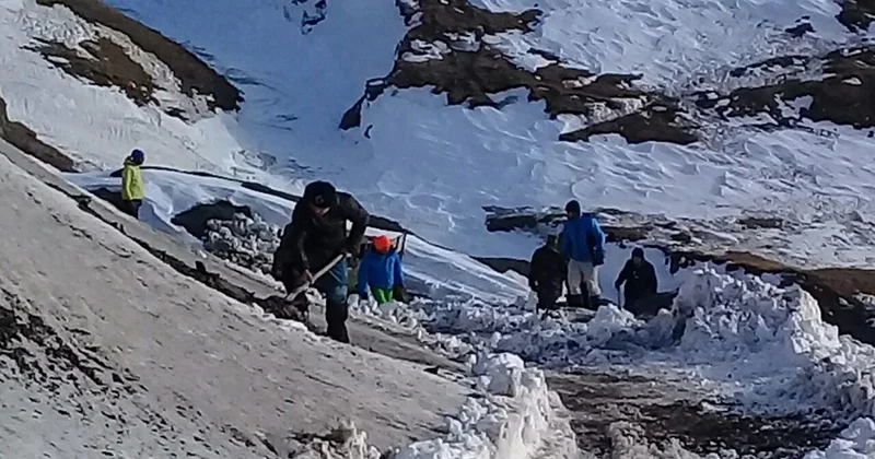 Sıldırımdan yıxılan alpinist xilas edildi Video