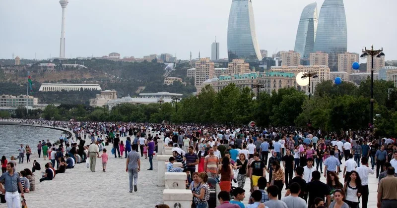 Xarici turistlər Azərbaycana axışır VİDEO