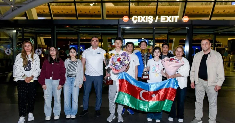 Азербайджанские чемпионы мира по шахматам вернулись на родину ФОТО
