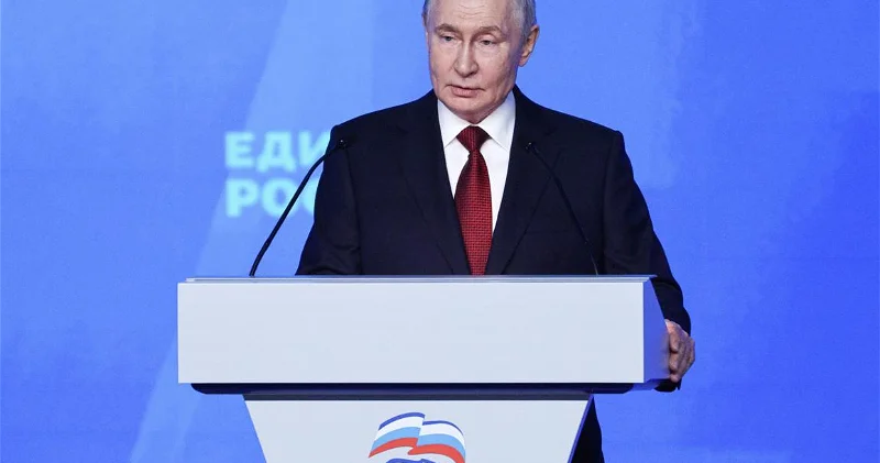 Путин: Запасы бензина есть, но проблемы на заправках сохраняются