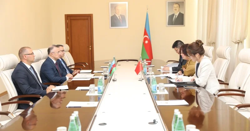 Səhiyyə naziri və Çin səfiri əməkdaşlığın yeni mərhələsini müzakirə ediblər
