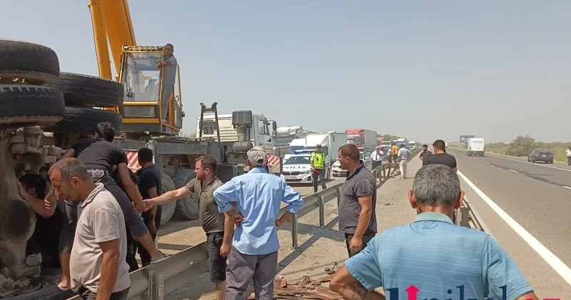 Goranboyda Kamaz aşdı Daş yola dağıldı (FOTO)