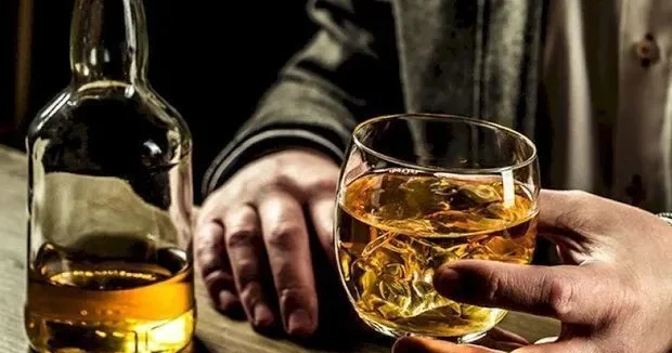 Spirtli içkilərə həddindən artıq məhəbbət dağıdıcı NƏTİCƏLƏR YARADIR