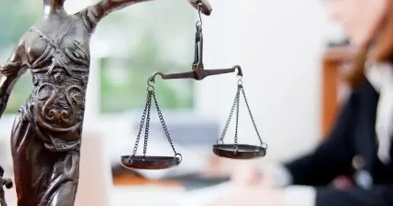 Arvadını döyən şəxs məhkəmə zalından azadlığa buraxıldı