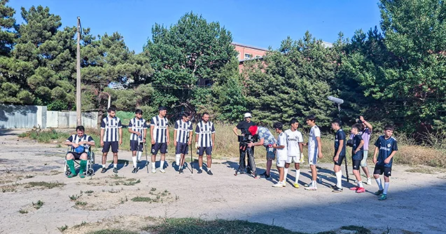 Oyun meydançasından çəkiliş meydançasına Balaxanı neftçilərinin futbol komandası filmdə yer aldı