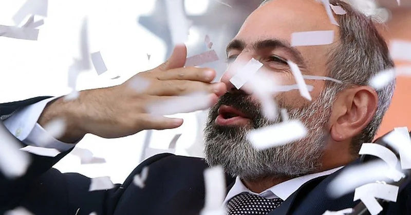 Politoloq: “Paşinyanın hakimiyyətdə qalması erməni cəmiyyəti üçün vacibdir”