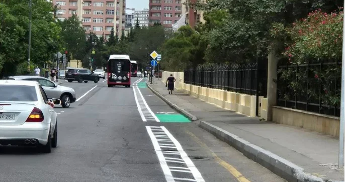 Bakının daha bir küçəsinə velosiped zolağı çəkildi FOTO