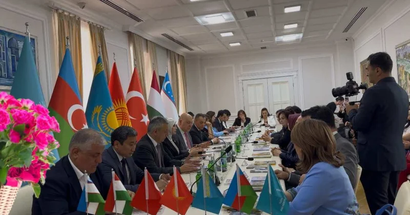 “Azərbaycan Özbəkistan ədəbi mədəni əlaqələri” mövzusunda dəyirmi masa keçirilib