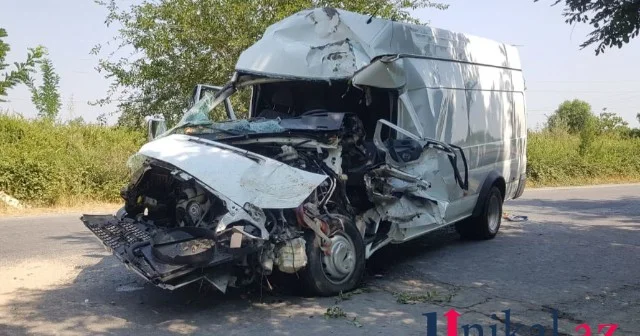 Ford ağaca çırpıldı, sürücü yaralandı VİDEO