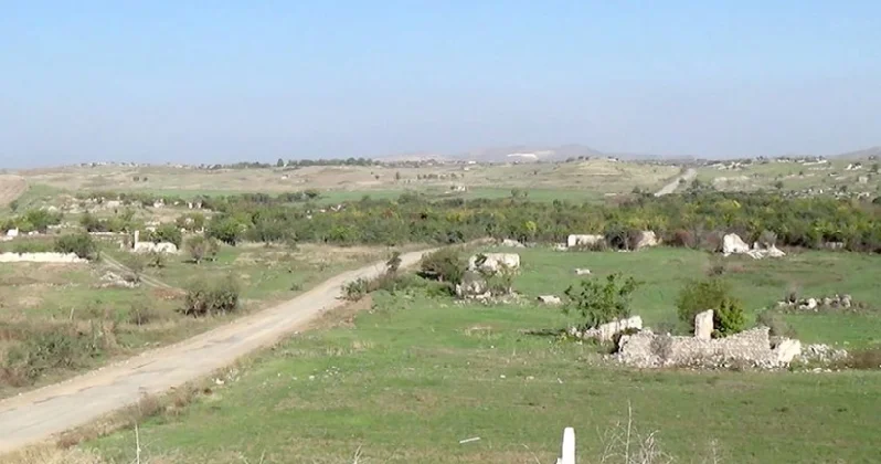 Dağılan xoşbəxtliyin qəlpələri , Qazi İmaməli və şüşəyə yazılmış cümlə...