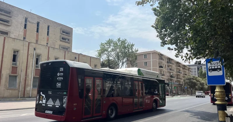 Bakıda məftilin ümidinə qalan dayanacaq FOTOLAR