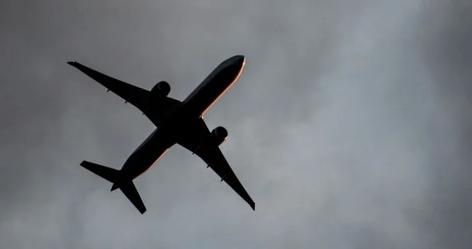 Пассажирский самолет Embraer совершил посадку в Махачкале после сигнала бедствия