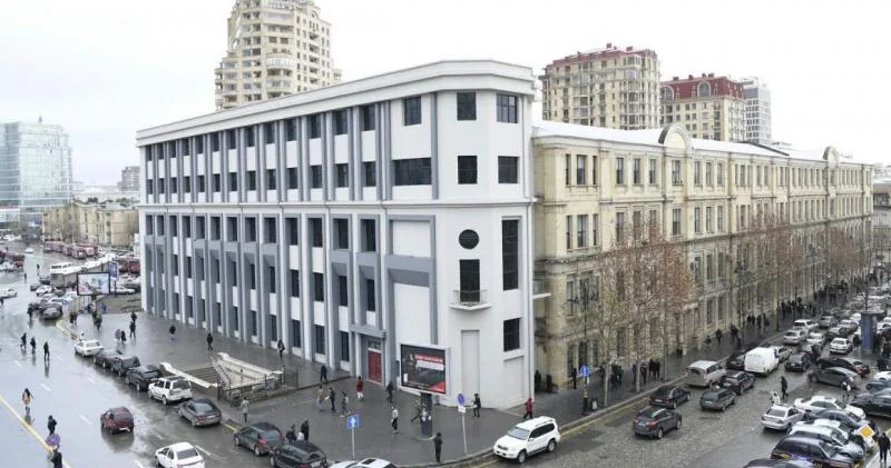 Universitet adını dəyişir? Rektordan cavab