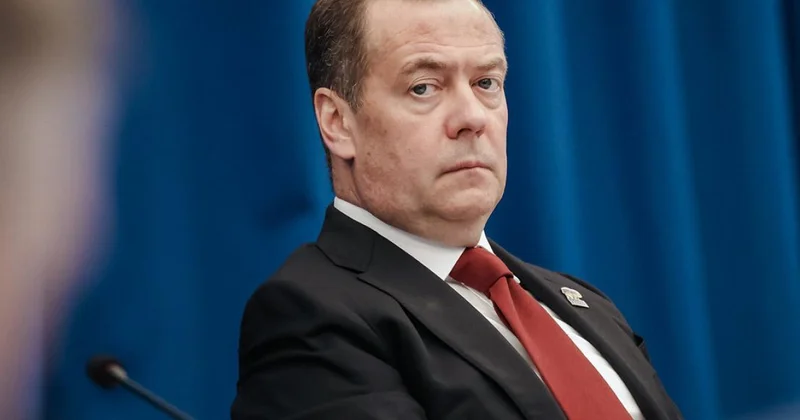 Медведев проснулся и угрожает Трампу