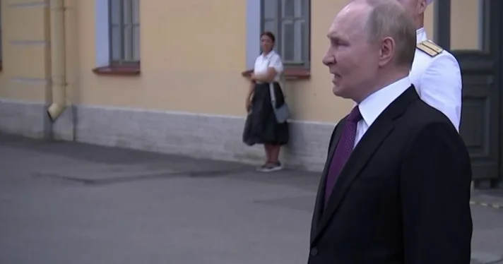 Флот ушёл... в подворотню. День ВМФ без кораблей, но с Путиным и дронами Minval Politika