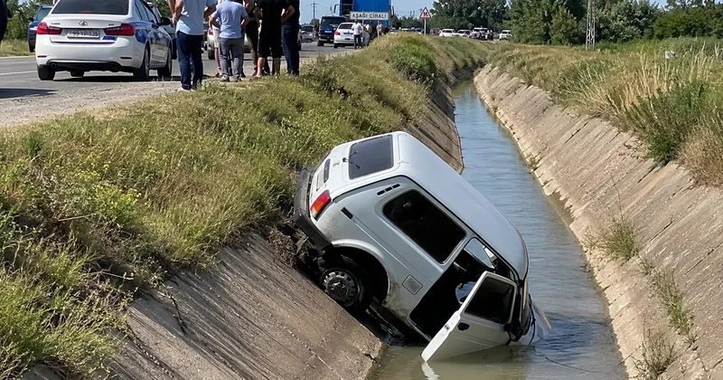 Ürək tutması keçirən sürücünün maşını kollektora aşdı