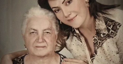 Gülüstan Əliyevadan mərhum anası ilə bağlı təsirli paylaşım